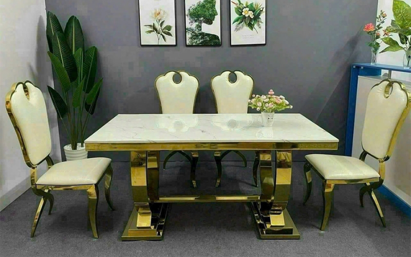 mặt đá cẩm thạch chân vàng ánh kím là đặc điểm làm nổi bật nên bàn BC02